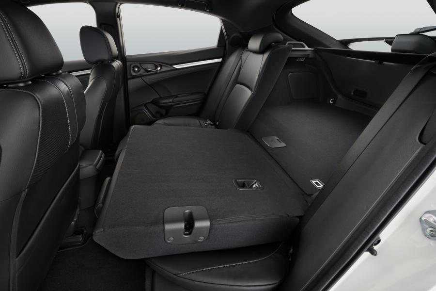Интерьер Honda Civic RS Hatchback 2017 года  (AU) (фото 8 из 47)
